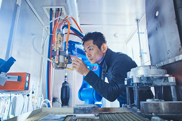 実験器具と篠田