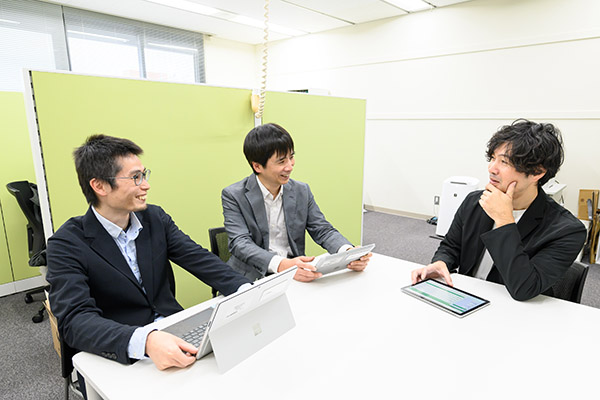 研究者3人の写真