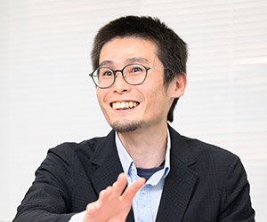 高野 慶輔主任研究員の写真