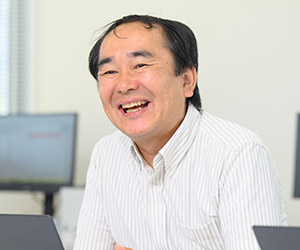 山根 俊博主任研究員の写真