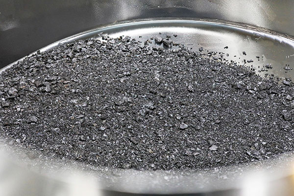 すりつぶしたイルメナイト