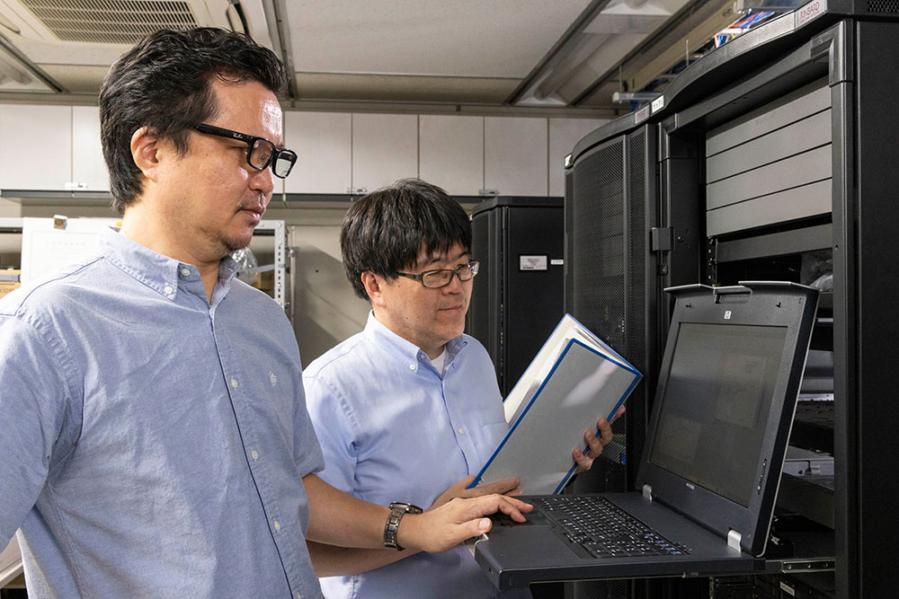 研究者2人の写真