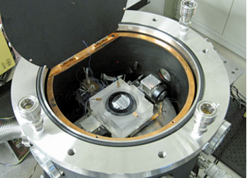 産総研で開発したレーザー干渉計の写真