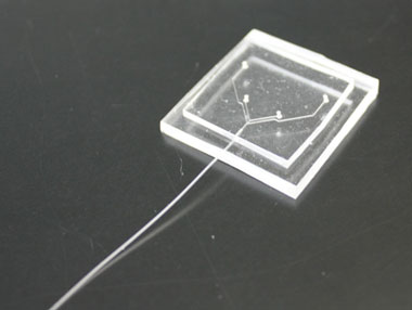 微小液滴調製用マイクロリアクターの写真