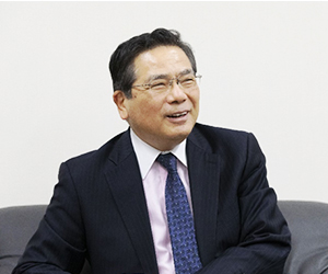 石村和彦理事長の写真