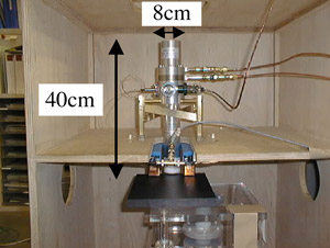 試作した冷凍機システムのプローブ部の写真