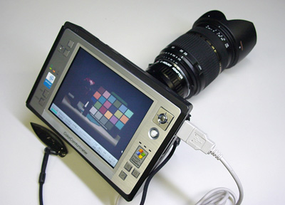 開発された色彩快適度計測器の写真