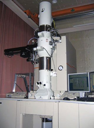 最新鋭電子顕微鏡の写真