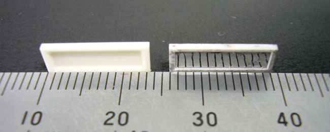 基板と基板上に成膜した厚さ200 μmの熱電厚膜の写真