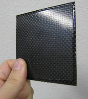 今回開発した粘土膜「クレースト」と炭素繊維強化プラスチックを積層した複合材料の写真2
