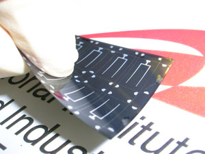 セラミックス基板を用いたフレキシブルCIGS太陽電池