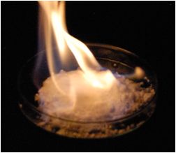 人工メタンハイドレートの燃焼の写真