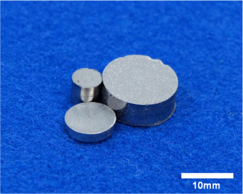 今回開発したSm-Fe-N系焼結磁石の例の写真