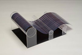今回試作したフィルム型色素増感太陽電池の写真
