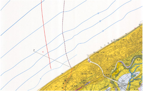 平野西縁の角田・弥彦断層（南北に延びる破線）の図
