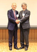 （左）産総研 中鉢理事長（右）京都大学 山極総長の写真