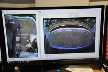 遠隔監視・操作用映像モニターの画面（車載カメラからの映像）の写真