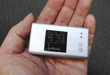 開発した放射線線量計の写真