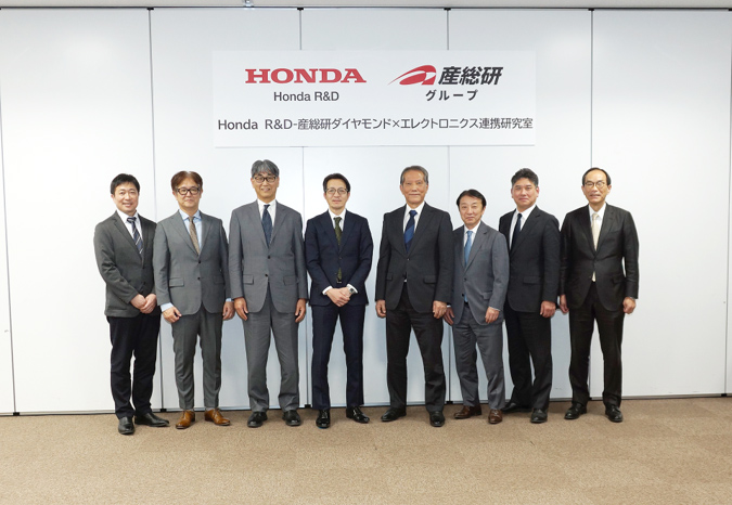 Honda R&D-産総研ダイヤモンド×エレクトロニクス連携研究室設立関係者の写真