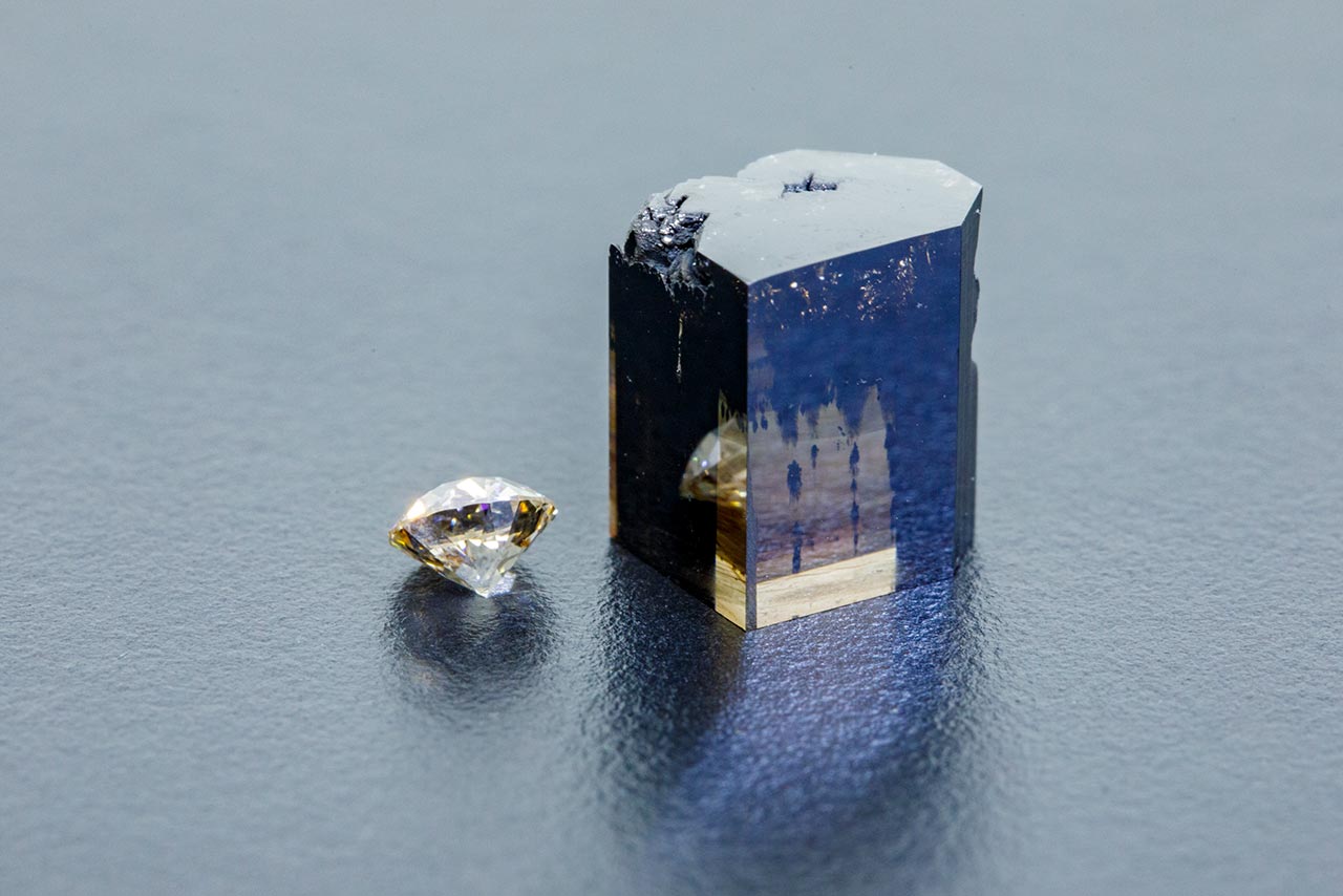 単結晶ダイヤモンドの写真