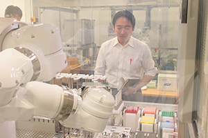 写真2:エネルギー管理棟ご視察の様子