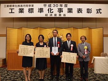 受賞者写真(左から、左から、谷保佐知、伊藤納奈、大久保雅隆、黒川　悟、遠藤茂寿)