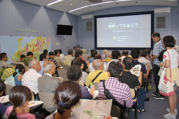 地質標本館特別講演「地震ってなぁに？ －熊本地震をしらべています－」 についての写真1