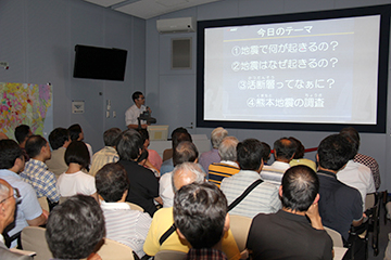 地質標本館特別講演「地震ってなぁに？ －熊本地震をしらべています－」 についての写真2