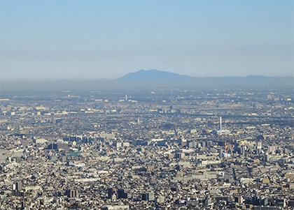 筑波山と周辺の街並みの空撮写真