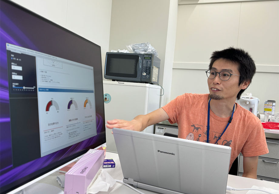 「親譲りの無鉄砲なあなたも、親父にもぶたれたことないあなたもいらっしゃい!統計モデルを使った性格・健康サポート診断ツール」ブースのイメージ画像