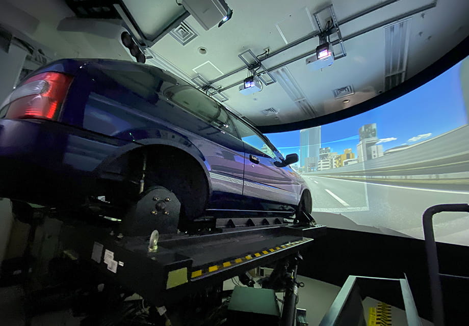 安全運転、ヨシ!超リアルなドライビングシミュレータで運転者の心身を理解する!(安全運転で)走れ!首都高ツアーのイメージ画像