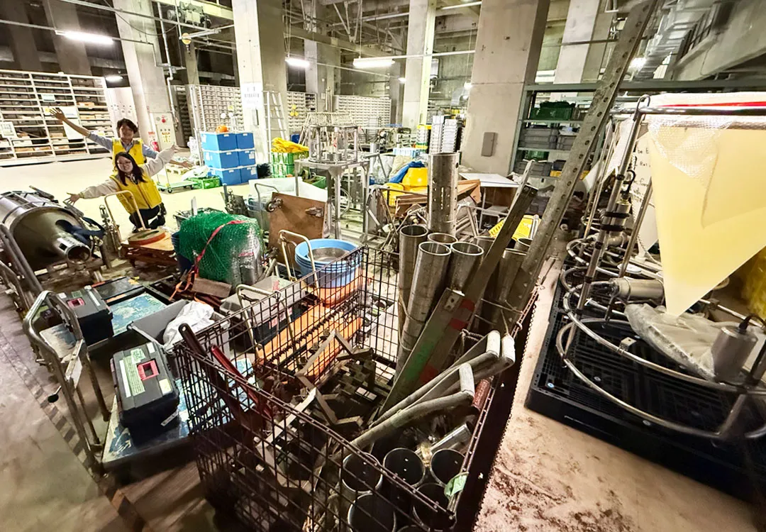 「デカすぎんだろ…いろんなモノが…地球の歴史を解き明かす海洋地質調査の機材庫潜入ツアー」のイメージ画像