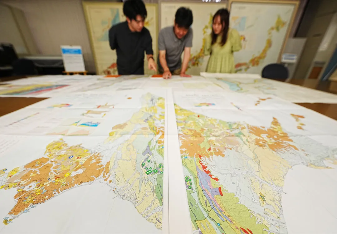 「いざ、“宝の地質図”ねむる禁足地へ…!その数12万超!時空と距離を超える地質図ワールドツアー」のイメージ画像