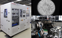 未分化細胞にのみ着色されたiPS細胞の顕微鏡写真と開発中の培養装置のイメージ画像