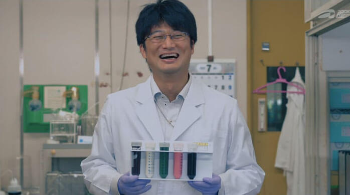 振って遠心分離、振って遠心分離する。の背景画像