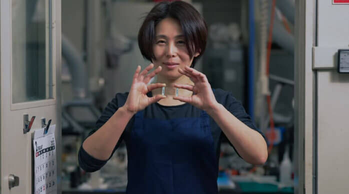 0.03mmまで岩石をみがく。の背景画像